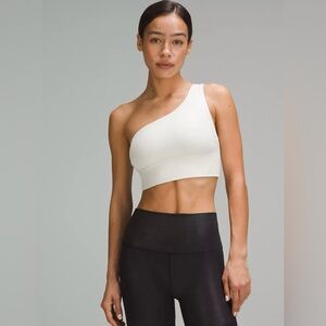 lululemon Align™ Asymmetrical Ribbed Bra
Light Support C/D Cup Shine. Size 12